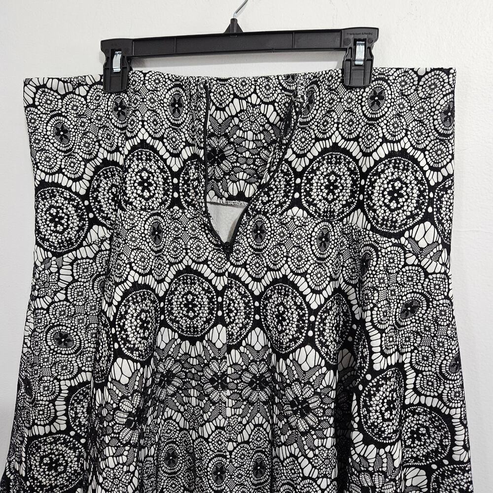 Torrid Black/White Lace Skater Skirt Hi/Lo Hem Geometric Print Whimsigoth Sz 1x - Picture 4 of 7